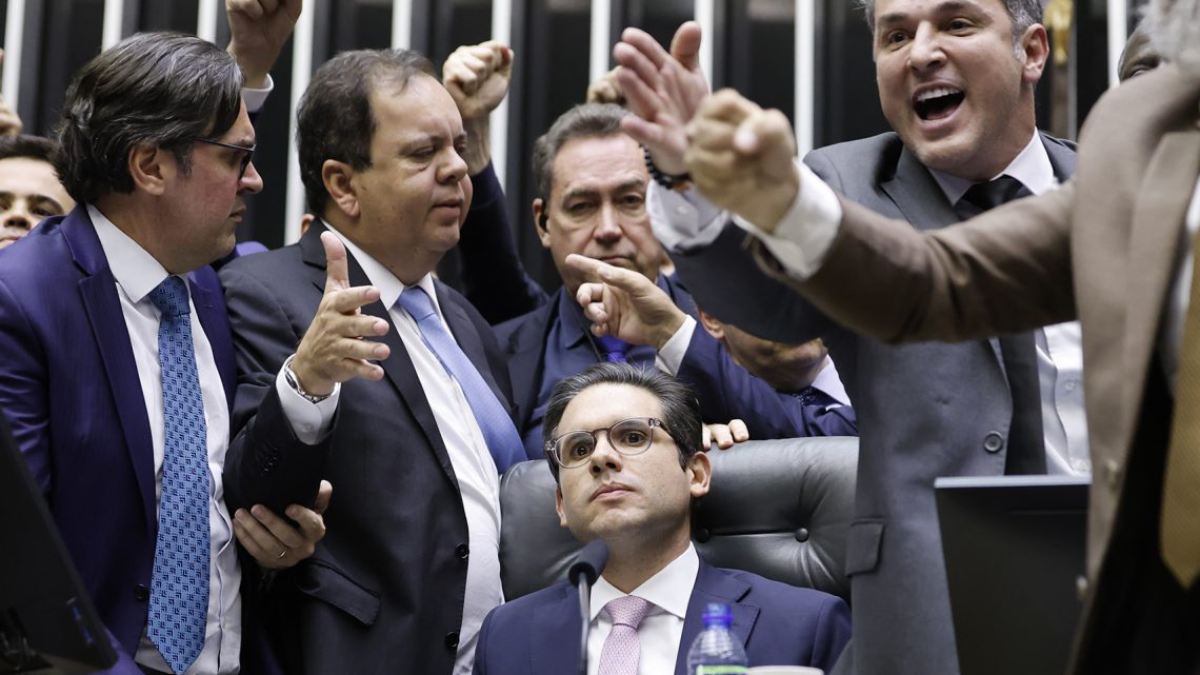 Câmara aprova urgência de anistia e Motta diz que ‘país precisa andar’
