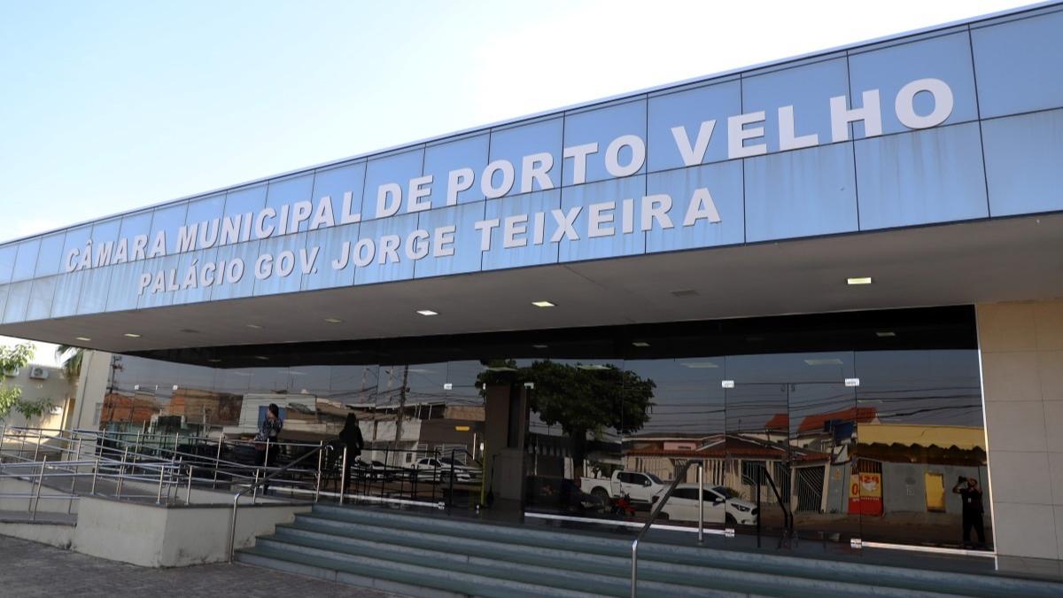 Assessor parlamentar é preso por porte ilegal de arma em condomínio da zona sul de Porto Velho