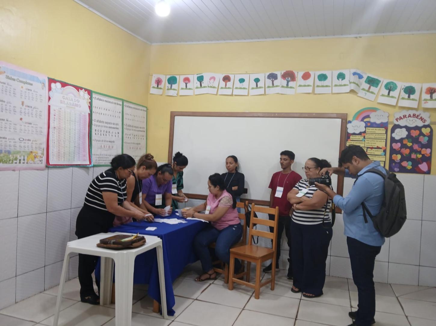 ESTUDANTES, PAIS E RESPONSÁVEIS PELOS ALUNOS PARTICIPARAM DA ESCOLHA DOS GESTORES AO DAREM A VITÓRIA AOS QUE MAIS APRESENTARAM PREPARO