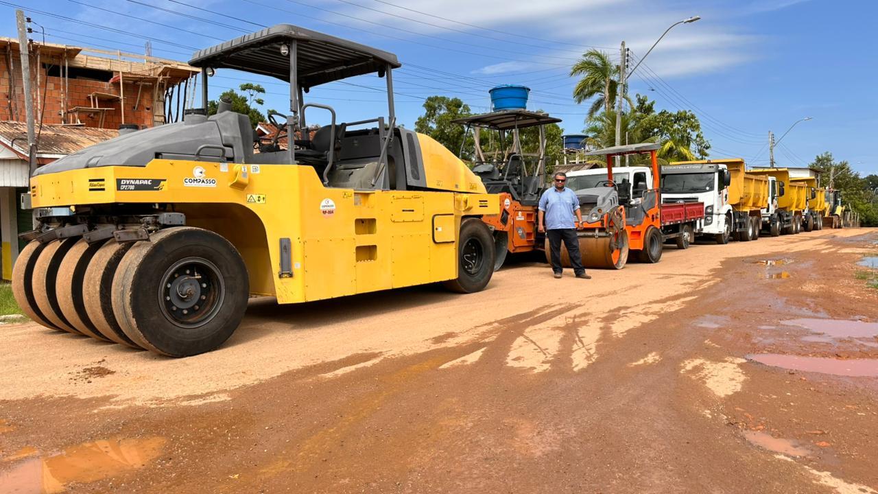 GOVERNADOR WILSON LIMA MANDA PATRULHA MECANIZADA PARA ALAVANCAR PAVIMENTAÇÃO ASFÁLTICA NA CIDADE DE LÁBREA
