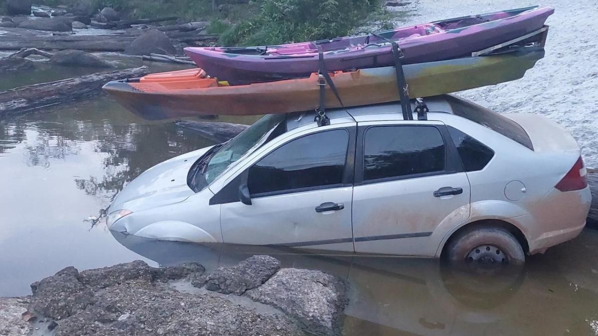 Idosa morre atropelada por carro desgovernado em balneário de Candeias do Jamari