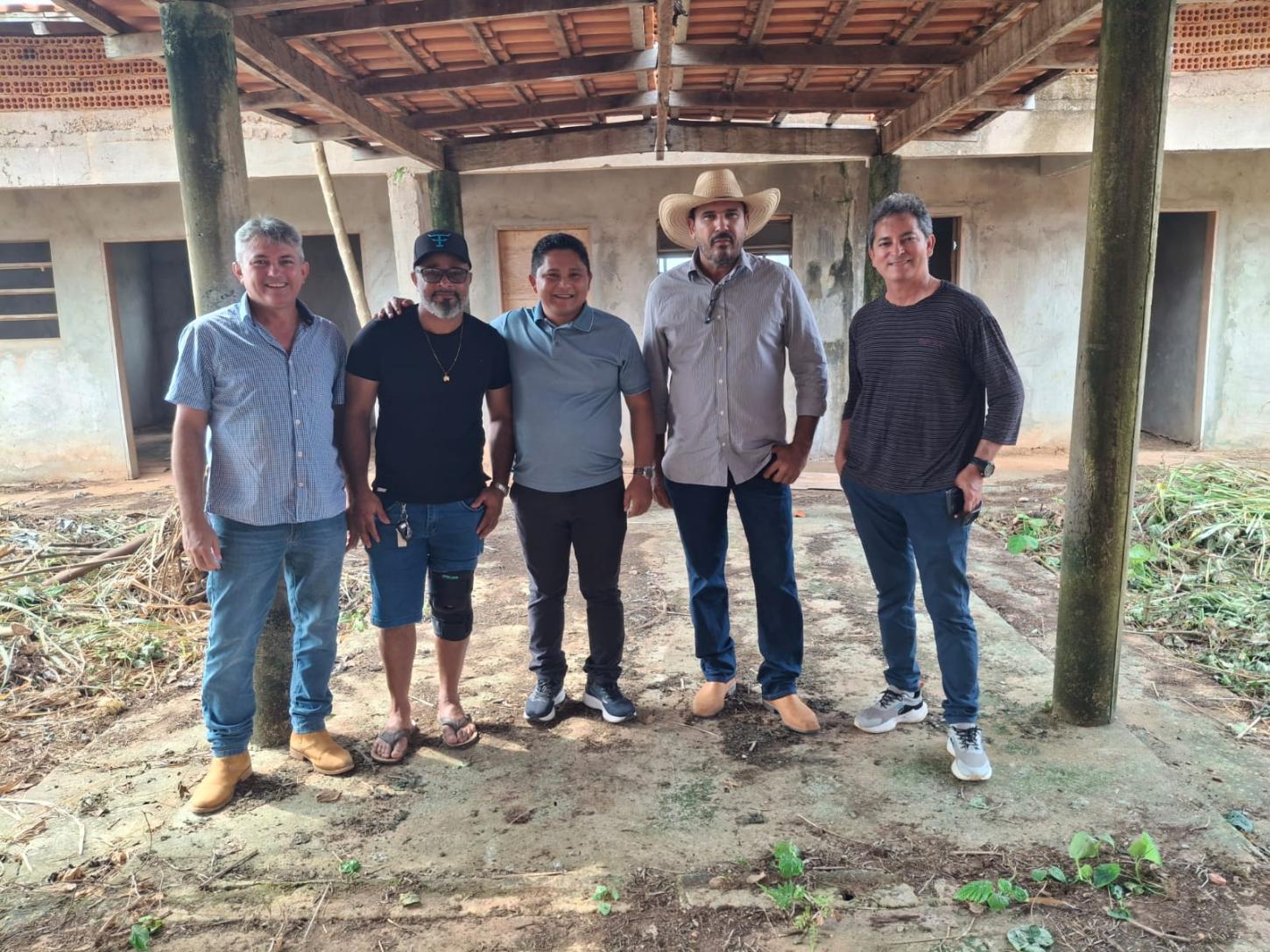 VICE-PREFEITO DE LÁBREA, JOÃO ROBERTO, É OVACIONADO NA COMUNIDADE REMANSINHO E RECEBE CONVITE PARA O 1º LEILÃO EM PROL DO HOSPITAL DO AMOR