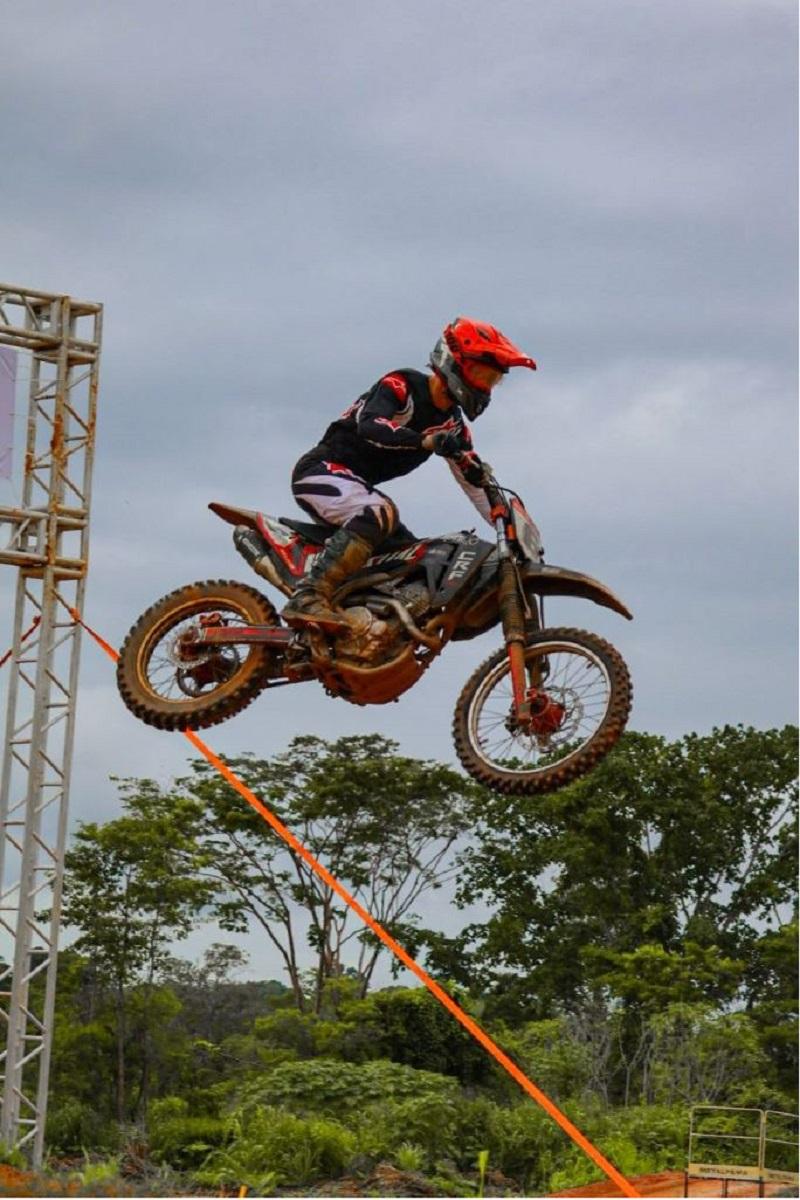 São Miguel do Guaporé recebe a Super Final do Campeonato Estadual de Motocross com grande participação popular