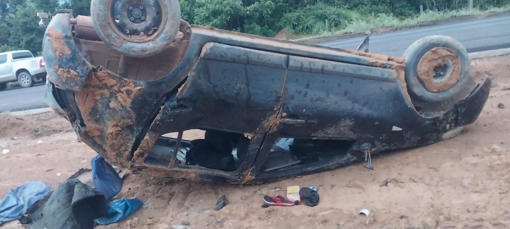 Capotamento deixa criança morta e três feridos em rodovia estadual