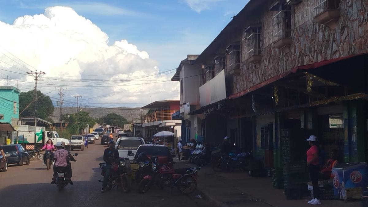 Comércios de Santa Elena do Uairén reabrem após prisão de Maduro