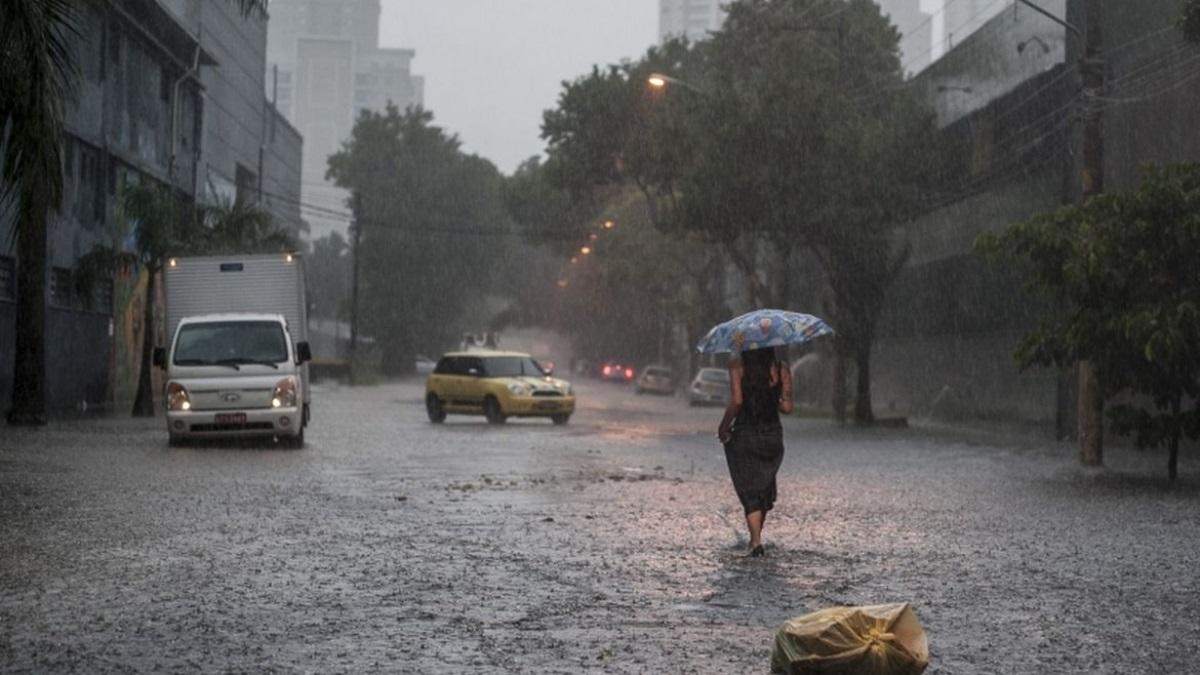Estados enfrentam alertas de chuvas intensas e ventos de até 100 km/h nesta sexta-feira (2); saiba onde