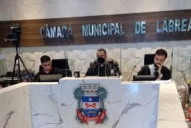 •	A Administração Pública é obrigada a divulgar, de ofício (sem necessidade de solicitação), informações de interesse geral em portais na internet