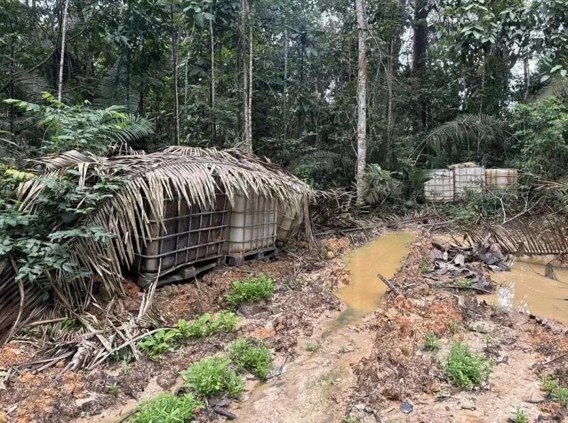 PF e IBAMA destroem estrutura de garimpo ilegal na Terra Indígena 7 de Setembro, entre Cacoal (RO) e Rondolândia (MT)