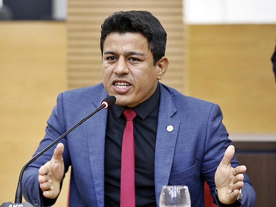 Adailton Fúria desponta como principal nome na disputa pelo governo de Rondônia