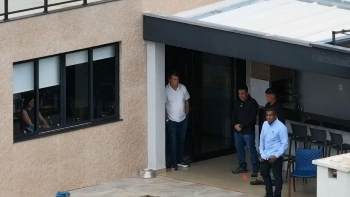 Bolsonaro passa primeira noite em casa após 125 dias