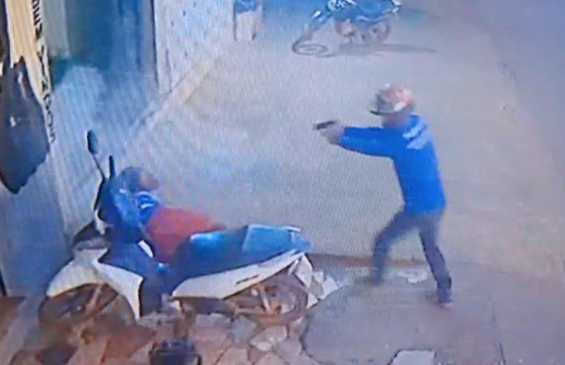 Empresário é surpreendido e morto em frente ao próprio hotel em Apuí; vídeo