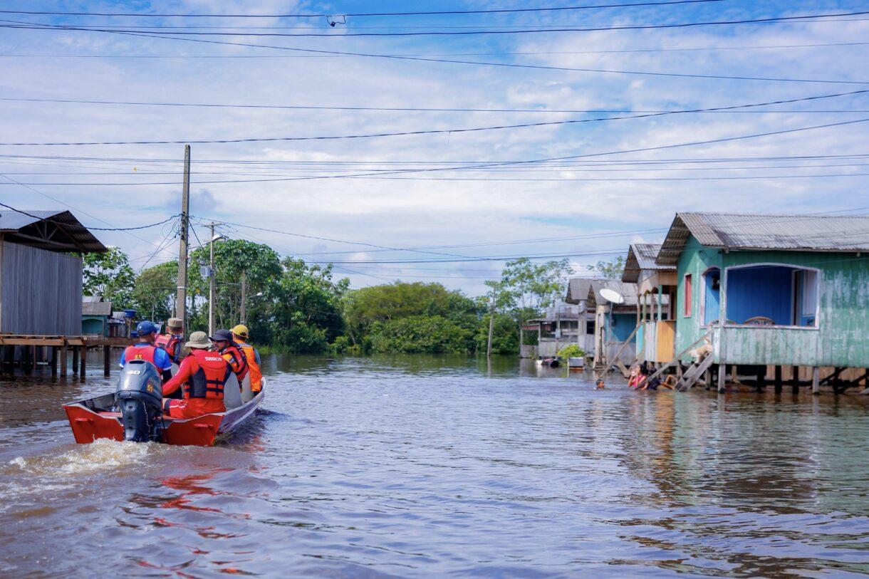 Rio Juruá marca 13,26 metros e 16 bairros e comunidades são afetados