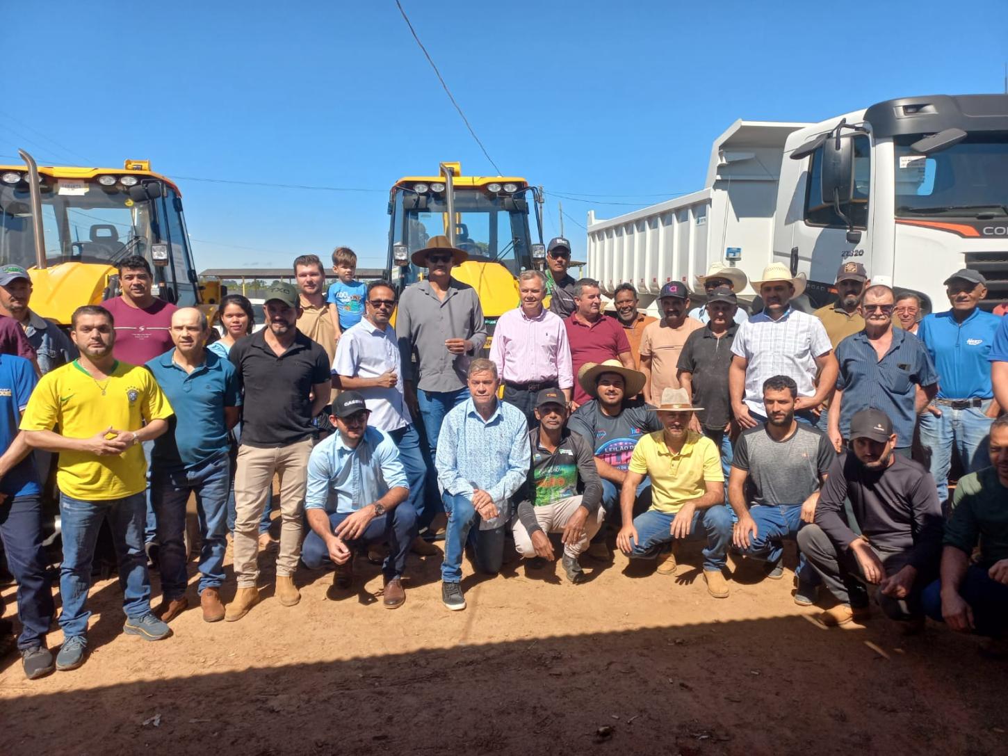 DEPUTADO LÚCIO MOSQUINI E O PREFEITO GINÃO DA SAÚDE ENTREGAM MAQUINÁRIOS AGRÍCOLAS E GARANTEM REFORÇO À AGRICULTURA FAMILIAR DE NOVA BRASILÂNDIA D’OESTE/RO