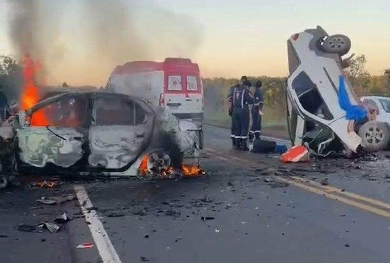 Idoso e dois jovens trabalhadores estão entre os mortos de tragédia na MT-010; veja vídeos