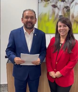 Vereadora Ana Paula e deputado Laerte Gomes fortalecem agricultura com entrega de máquinas e tratores em Nova Brasilândia do Oeste