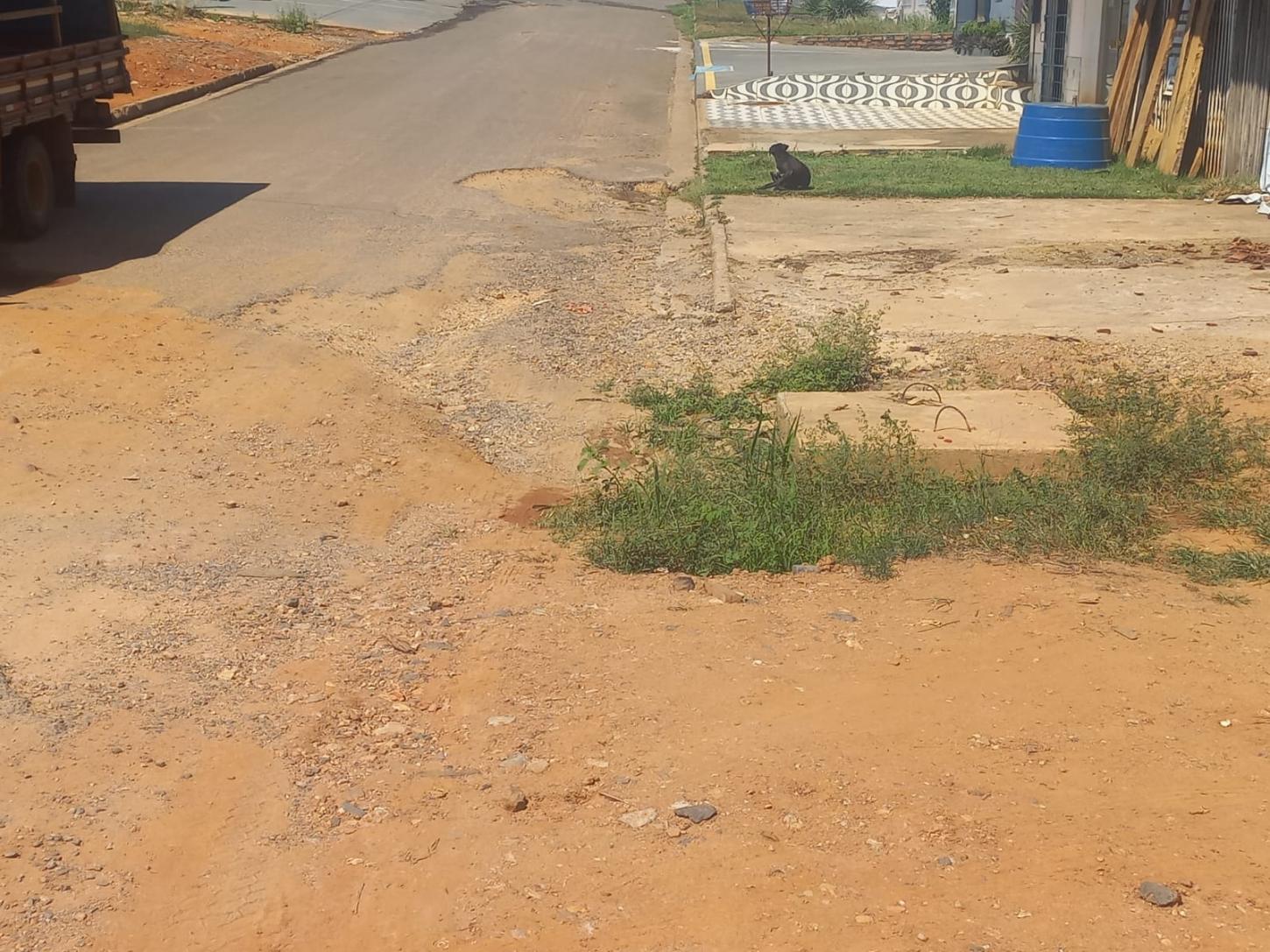 Ruas de Nova Brasilândia do Oeste enfrentam buracos e lama, e moradores cobram melhorias