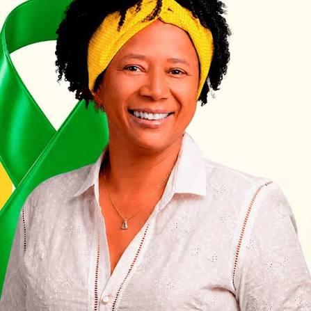 Sílvia Cristina diz que não responderá ataques: “Podem tirar meu tempo de TV, mas o trabalho está na memória do nosso povo”
