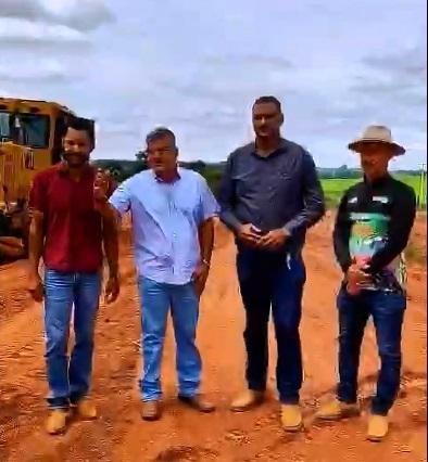 Castanheiras e Nova Brasilândia unem forças para recuperar estradas em assentamentos rurais