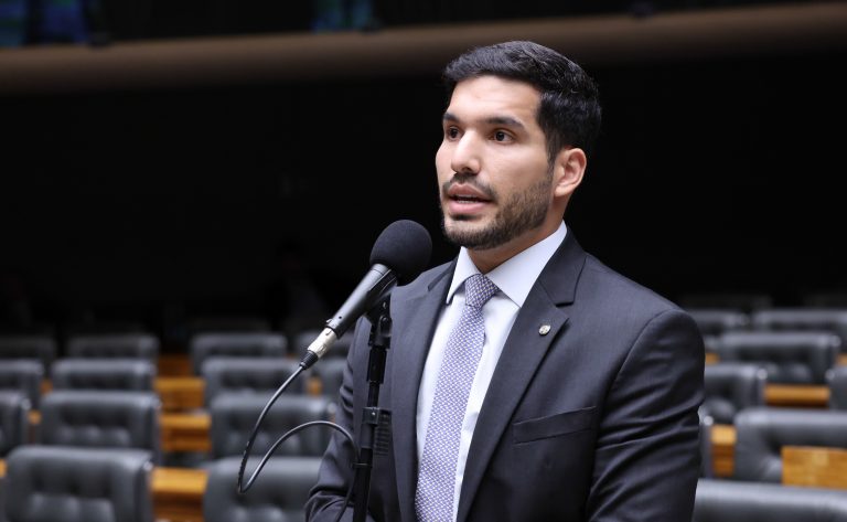 Projeto prevê desconto em multas para motoristas e entregadores de aplicativo