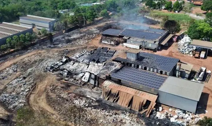 Amazon Tubos é destruída por incêndio devastador e prejuízos superam os R$ 3 milhões, em Cacoal, RO
