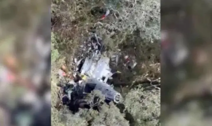Corpos de vítimas de queda de helicóptero com Rick são retirados com cordas em SC