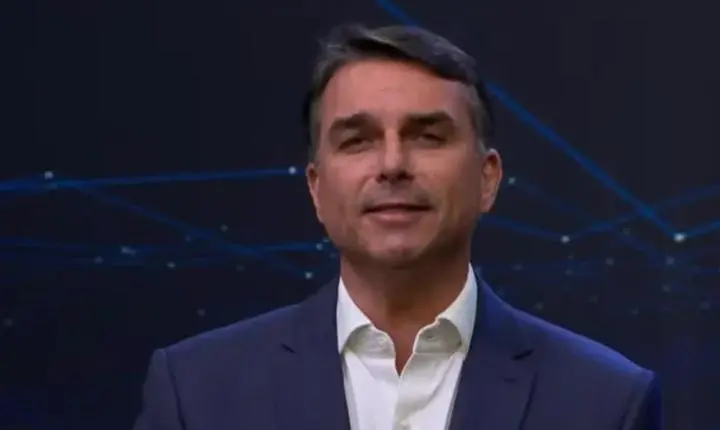 Flávio encerra debate com críticas a Lula e promessa de criar Ministério da Prosperidade