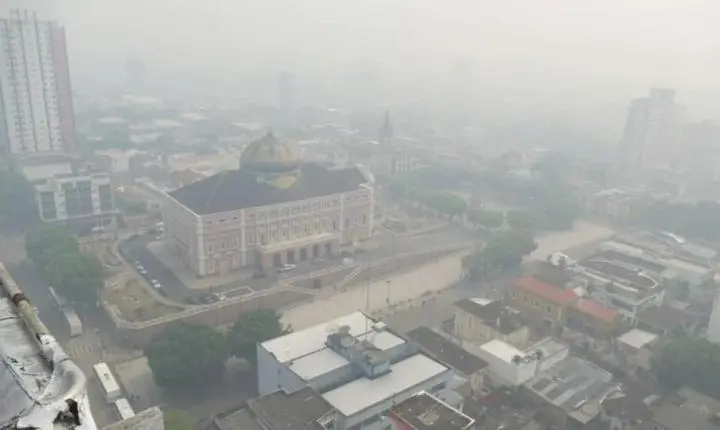 Manaus registra pior qualidade do ar entre capitais do Brasil e suspende aulas por causa da fumaça