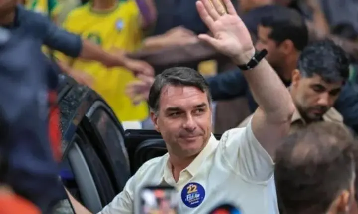 PF investiga possível fuga de Flávio Bolsonaro do Brasil rumo aos Estados Unidos