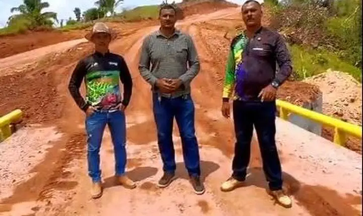 Prefeitura de Nova Brasilândia Avança na Infraestrutura Rural com Entrega de Nova Ponte e Rebaixamento de Morro na Linha 17 Sul