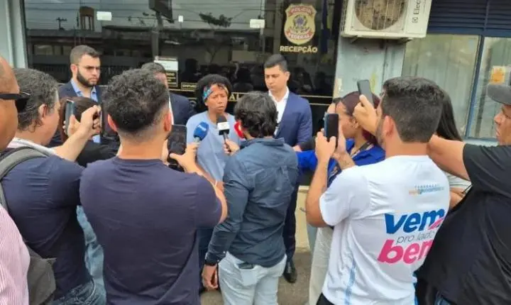 Sílvia vai à PF e pede apuração sobre crime racial
