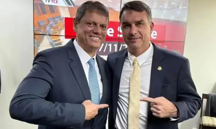 Tarcísio contraria Flávio Bolsonaro e defende respeito ao resultado das urnas
