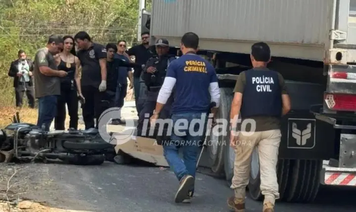 VÍDEO FORTE: Motociclista morre após ter a cabeça esmagada ao tentar ultrapassar carreta no Distrito Industrial 2